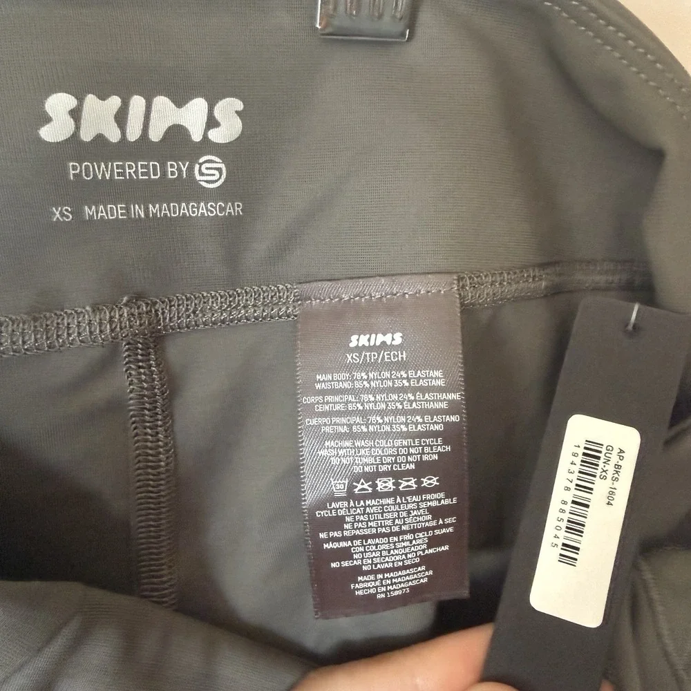 SKIMS Compression Performance Biker Shorts Mid Waisted Gunmetal Size XS NWT